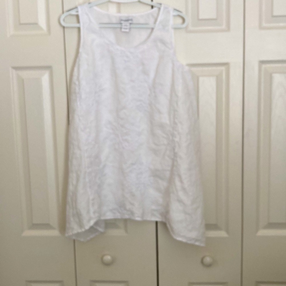 Peck & Peck Top size L in white linen.
